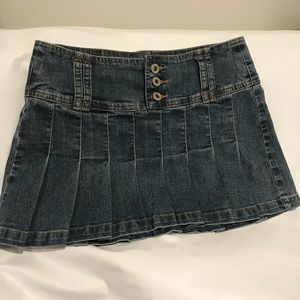 Pleated Jean skirt